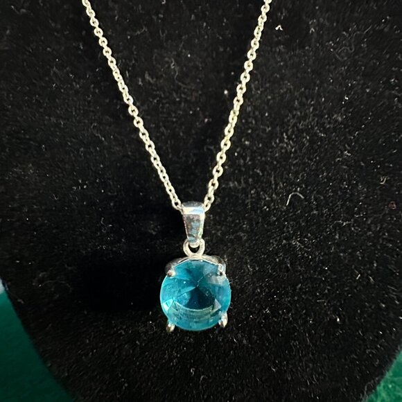 Elegant Blue Stone & Silver Tone Pendant Necklace – Fashion Jewelry Accessory - Picture 2 of 4